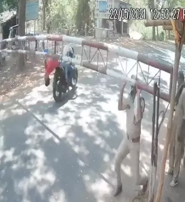 ഫോറസ്റ്റ് ചെക്ക്പോസ്റ്റിൽ നിർത്തിയില്ല, പുറകിലിരുന്ന ബൈക്ക് യാത്രികൻ ക്രോസ്ബാറിൽ തലയിടിച്ചു മരിച്ചു -വിഡിയോ