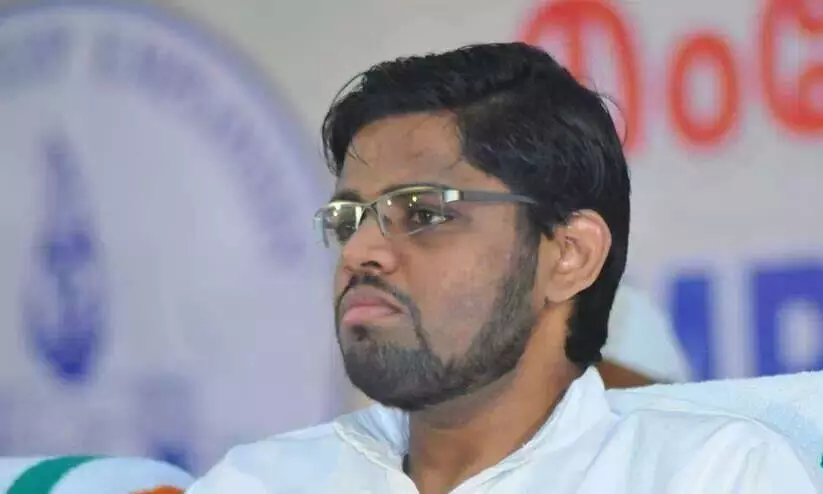 ലക്ഷദ്വീപ് ജനതയെ ഭയപ്പെടുത്താമെന്ന് കരുതേണ്ട -ഹംദുല്ല സഈദ് ലക്ഷദ്വീപ് ജനതയെ ഭയപ്പെടുത്താമെന്ന് കരുതേണ്ട -ഹംദുല്ല സഈദ്