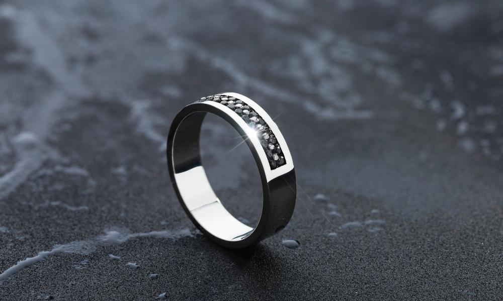 ജനനേന്ദ്രിയത്തിൽ കുരുങ്ങിയ മോതിരം സാഹസികമായി മുറിച്ചെടുത്തു ജനനേന്ദ്രിയത്തിൽ കുരുങ്ങിയ മോതിരം സാഹസികമായി മുറിച്ചെടുത്തു