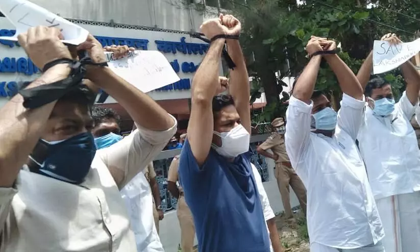 ലക്ഷദ്വീപ്: പ്രതിഷേധസമരത്തിന് കൊച്ചിയിൽ തുടക്കം ലക്ഷദ്വീപ്: പ്രതിഷേധസമരത്തിന് കൊച്ചിയിൽ തുടക്കം