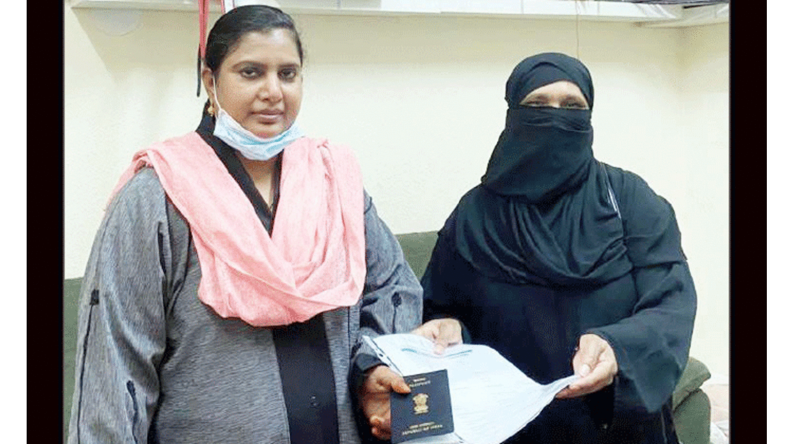 മ​നോ​വി​ഭ്രാ​ന്തി​യി​ൽ വീ​ടു​വി​ട്ടി​റ​ങ്ങി​യ ആ​ന്ധ്ര സ്വ​ദേ​ശി​നി​ക്ക്​ മ​ല​യാ​ളി സാ​മൂ​ഹി​ക പ്ര​വ​ർ​ത്ത​ക​ർ തു​ണ​യാ​യി