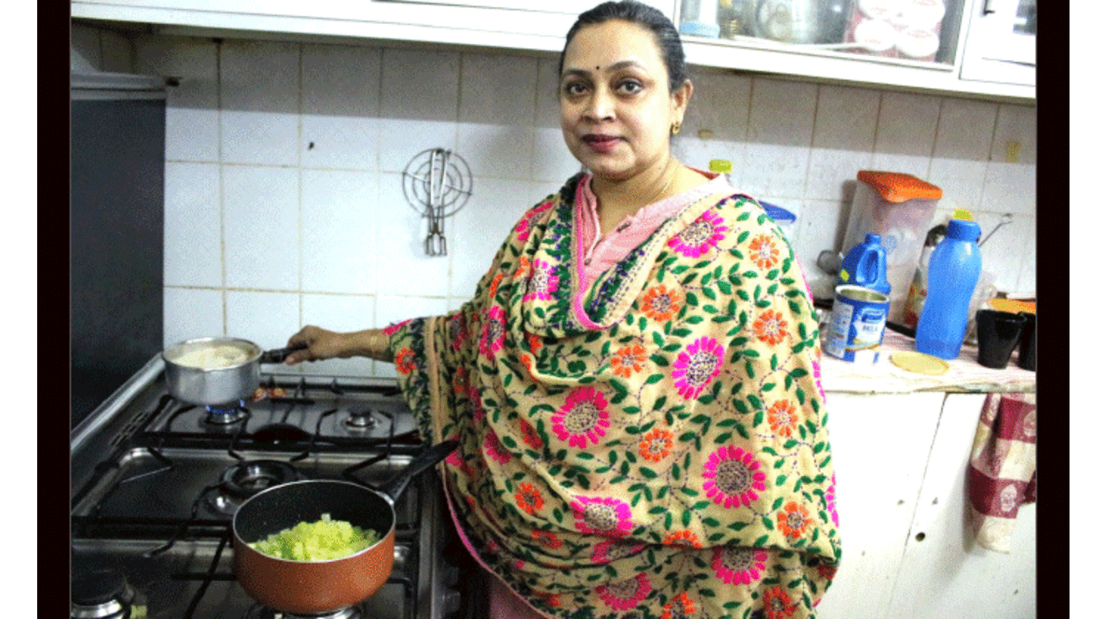 അ​ര​ങ്ങി​ൽ​നി​ന്ന്​ അ​ടു​ക്ക​ള​യി​ലേ​ക്ക് ബിന്ദു എ​ന്ന ക​ലാ​കാ​രി