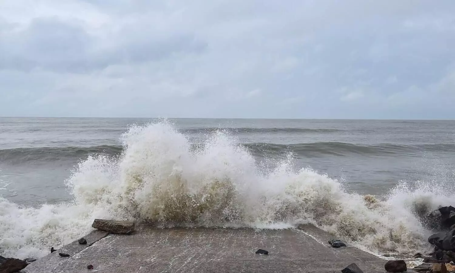 തീരത്തോടടുത്ത്​ യാസ്​; ബംഗാളിലും ഒഡിഷയിലും ജനങ്ങളെ മാറ്റിപ്പാർപ്പിച്ചു