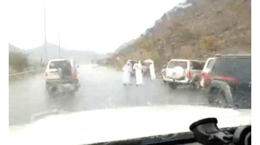 ഒരുവശത്ത്​ കനത്ത മഴ; മറുവശത്ത്​ കൊടുംചൂട്​