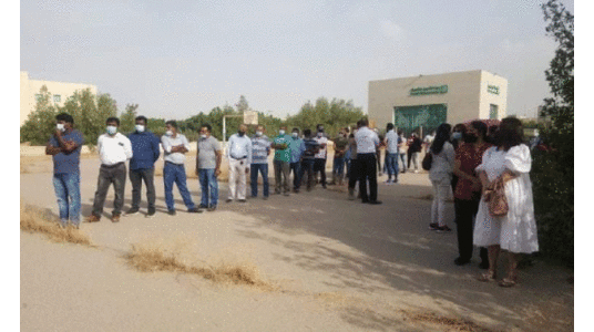 സ​ലൂ​ൺ ജീ​വ​ന​ക്കാ​ർ​ക്ക്​ വാ​ക്​​സി​ൻ ന​ൽ​കി