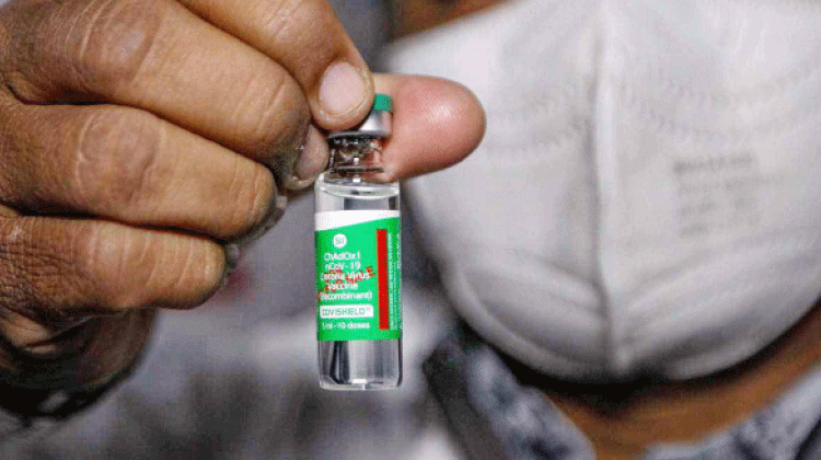 പ്ര​വാ​സി​ക​ൾ​ക്ക്​ വാ​ക്​​സി​ൻ ഡോ​സ്​ കാ​ല​ദൈ​ർ​ഘ്യം കു​റ​ക്ക​ണ​മെ​ന്ന്​ ആ​വ​ശ്യം