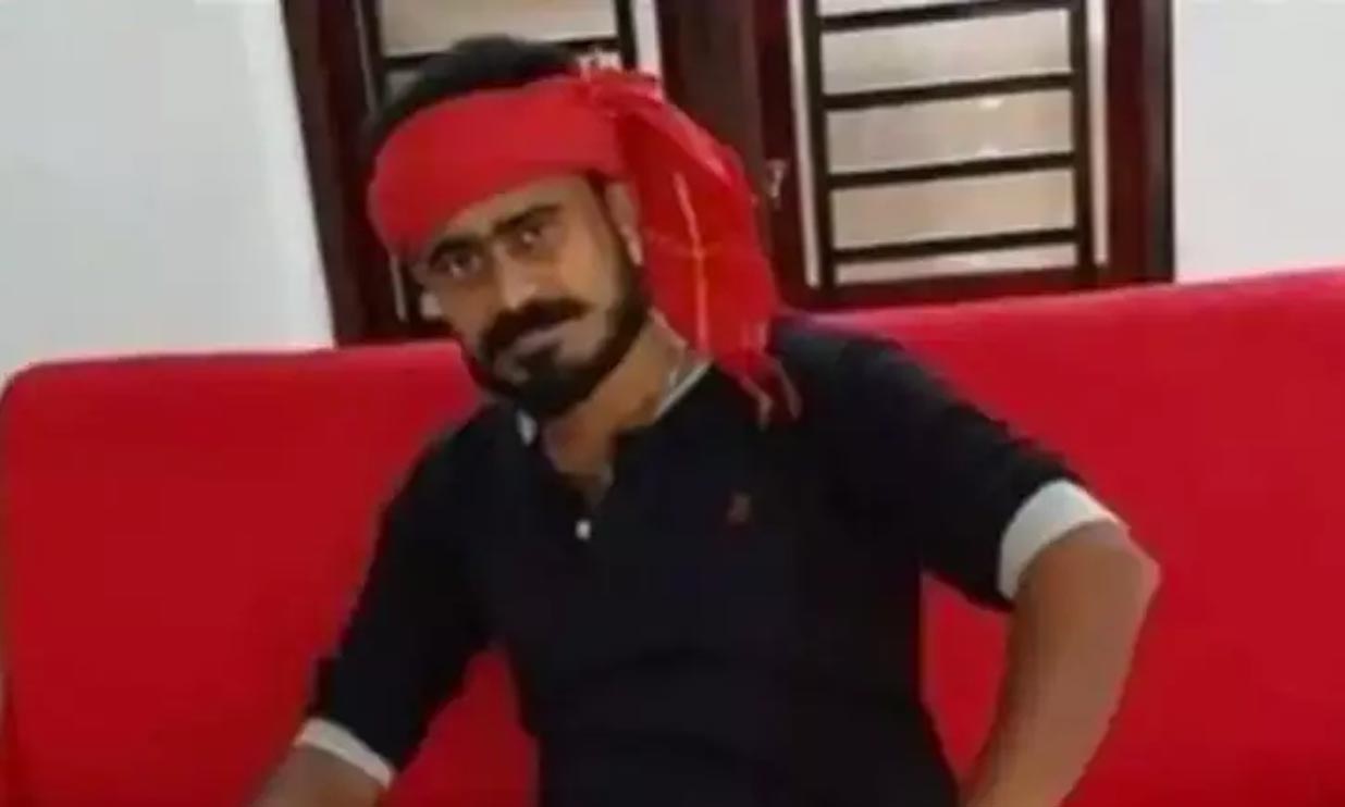 ആദിവാസി ബാലികയെ പീഡിപ്പിച്ച കേസിൽ ഡി.വൈ.എഫ്.ഐ പ്രവര്ത്തകന് പൊലീസില് കീഴടങ്ങി ആദിവാസി ബാലികയെ പീഡിപ്പിച്ച കേസിൽ ഡി.വൈ.എഫ്.ഐ പ്രവര്ത്തകന് പൊലീസില് കീഴടങ്ങി