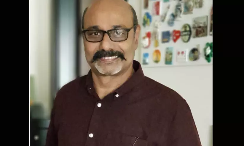 ഗൾഫ്​ ന്യൂസ്​ അസിസ്​റ്റൻറ്​ എഡിറ്റർ സന്തോഷ്​ കുമാർ ദുബൈയിൽ നി​ര്യാതനായി