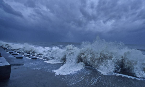 അതീതീവ്രതയോടെ യാസ്​ ഒഡിഡ തീരത്തേക്ക്​; ഭീതിയിൽ ഒഡിഷയും ബംഗാളും