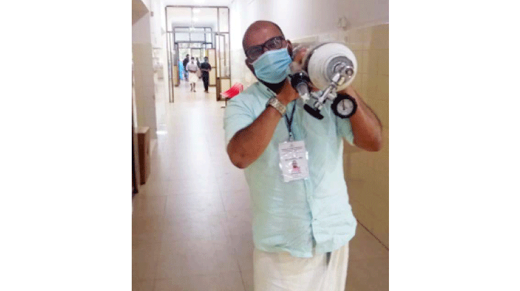 കോവിഡ് മുന്നണിപ്പോരാളി അബൂബക്കറിന് യാത്രാമൊഴി കോവിഡ് മുന്നണിപ്പോരാളി അബൂബക്കറിന് യാത്രാമൊഴി