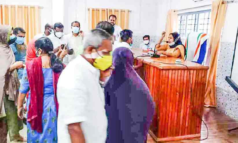 ഈരാറ്റുപേട്ട നഗരസഭ കൗൺസിലിൽ ഉന്തും തള്ളും ഈരാറ്റുപേട്ട നഗരസഭ കൗൺസിലിൽ ഉന്തും തള്ളും