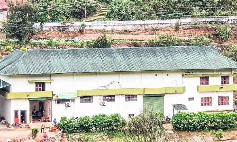 സർക്കാർ നൽകാനുള്ളത് 50 ലക്ഷം; വട്ടവടയിലെ കർഷകർ പട്ടിണിയിൽ സർക്കാർ നൽകാനുള്ളത് 50 ലക്ഷം; വട്ടവടയിലെ കർഷകർ പട്ടിണിയിൽ