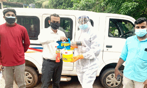 ജി​ദ്ദ ഒ.​ഐ.​സി.​സി അ​ണു​ന​ശീ​ക​ര​ണ ഉ​പ​ക​ര​ണം കൈ​മാ​റി