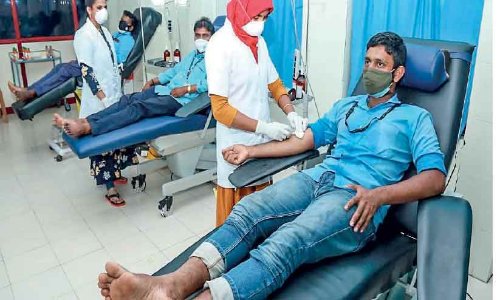 ര​ക്തം ന​ൽ​കി കെ.​എ​സ്.​ആ​ർ.​ടി.​സി ജീ​വ​ന​ക്കാ​രും ഉ​ദ്യോ​ഗ​സ്ഥ​രും