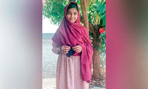 ലോക്ഡൗണിൽ വായനയുടെ വസന്തം തീർത്ത് കൊച്ചുമിടുക്കി