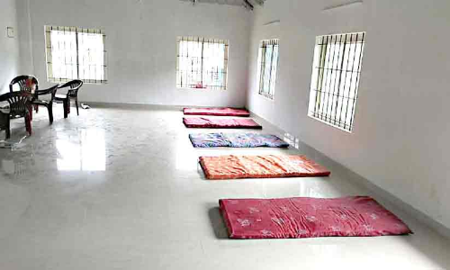 തറയിൽ കിടക്ക മാത്രം; ഡി.സി.സിയിൽ ദുരിതമെന്ന്​ രോഗികൾ