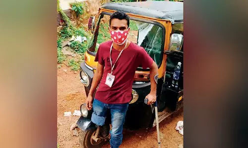 വൈ​ക​ല്യ​ത്തെയും ദാ​രി​ദ്ര്യ​ത്തെയും കോ​വി​ഡി​നെയും തോ​ൽ​പി​ച്ച് നി​യാ​സി​െൻറ സേ​വ​നം