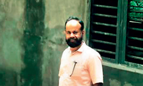 സ​ർ​ക്കാ​ർ സ്ഥാ​പ​ന​ങ്ങ​ൾ നി​ർ​മി​ക്കാ​ൻ സ്ഥ​ലം വി​ട്ടു​ന​ൽ​കി ജ​ന​പ്ര​തി​നി​ധി