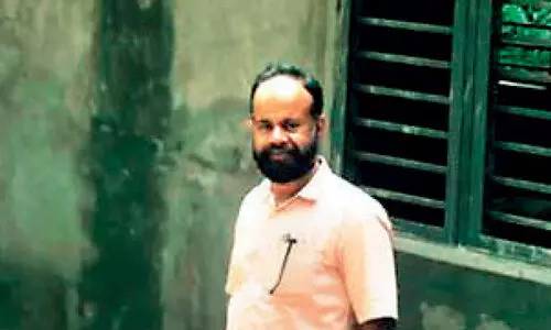 സ​ർ​ക്കാ​ർ സ്ഥാ​പ​ന​ങ്ങ​ൾ നി​ർ​മി​ക്കാ​ൻ സ്ഥ​ലം വി​ട്ടു​ന​ൽ​കി ജ​ന​പ്ര​തി​നി​ധി