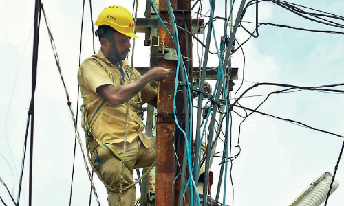 പണിയോട്​ പണി; ജാഗ്രതയിൽ വൈദ്യുതി വകുപ്പ്
