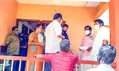 ഇംഗ്ലണ്ടിൽ നഴ്സി​െൻറ മരണം: ബന്ധുക്കൾ മുഖ്യമന്ത്രിക്ക്​ നിവേദനം നൽകി