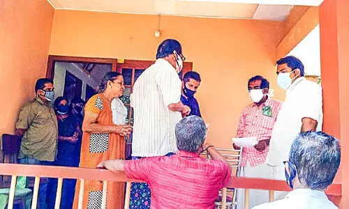 ഇംഗ്ലണ്ടിൽ നഴ്സി​െൻറ മരണം: ബന്ധുക്കൾ മുഖ്യമന്ത്രിക്ക്​ നിവേദനം നൽകി