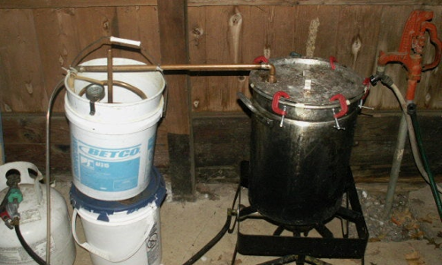 വീടുകൾ ഡിസ്​റ്റിലറികൾ; കുക്കർ വാറ്റ്​ സജീവം