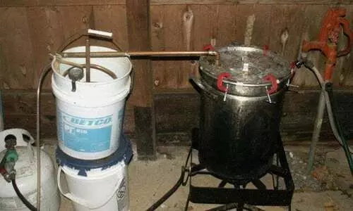 വീടുകൾ ഡിസ്​റ്റിലറികൾ; കുക്കർ വാറ്റ്​ സജീവം