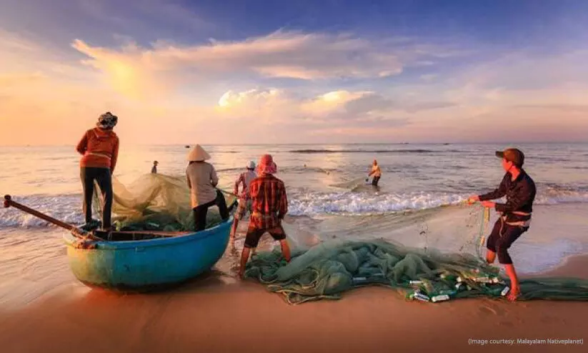 കോവിഡ് നിയന്ത്രണങ്ങൾ നീക്കാൻ വിസമ്മതിച്ചു;   ഉപദേഷ്​ടാവിന്​ നേരിടേണ്ടിവന്നത് പ്രതികാര നടപടി