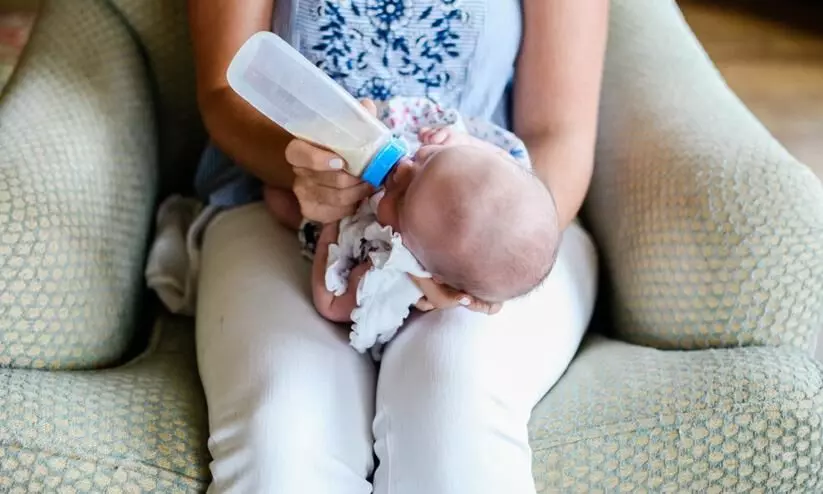 Mothers shower love by giving their milk to newborn baby who lost his mother to COVID-19