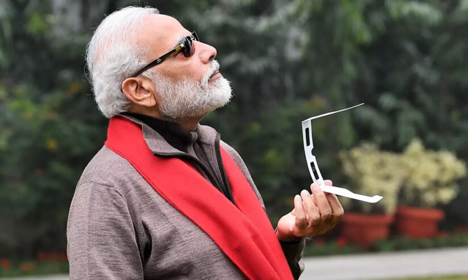 15 ലക്ഷം​, എ.ടി.എം, കുത്തിവെപ്പ്.. എല്ലാത്തിനും ഇന്ത്യ കാത്തിരുന്നു; ഇടക്ക്​ താങ്കളും കാത്തിരിക്ക്​ -മോദിയോട്​ മഹുവ മൊയ്​ത്ര