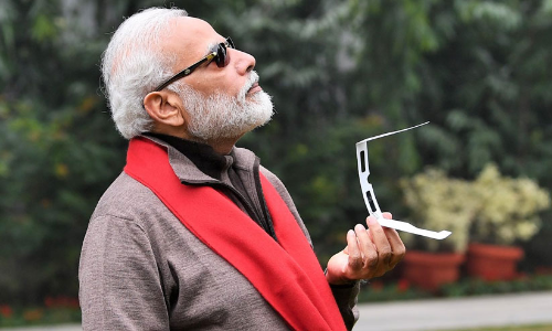 15 ലക്ഷം​, എ.ടി.എം, കുത്തിവെപ്പ്.. എല്ലാത്തിനും ഇന്ത്യ കാത്തിരുന്നു; ഇടക്ക്​ താങ്കളും കാത്തിരിക്ക്​ -മോദിയോട്​ മഹുവ മൊയ്​ത്ര