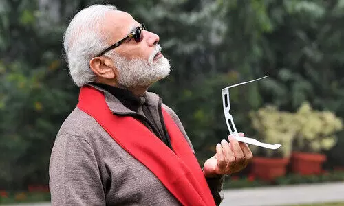 15 ലക്ഷം​, എ.ടി.എം, കുത്തിവെപ്പ്.. എല്ലാത്തിനും ഇന്ത്യ കാത്തിരുന്നു; ഇടക്ക്​ താങ്കളും കാത്തിരിക്ക്​ -മോദിയോട്​ മഹുവ മൊയ്​ത്ര