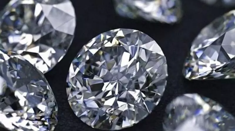 ഭാഗ്യം കടാക്ഷിച്ചു; കൃഷിയിടത്തിൽ നിന്നും കർഷകർക്ക്​ വീണ്ടും വജ്രം