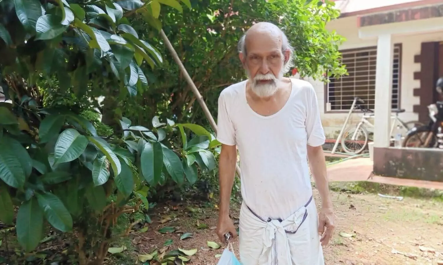 തത്തകളല്ലേ, നെൽമണികൾ കൊ​ണ്ടുപോയ്​ക്കോ​ട്ടെ...