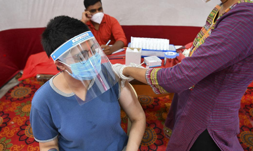 ആഡംബര ഹോട്ടലുകളിൽ വാക്സിനേഷൻ നടത്തുന്നത് നിയമവിരുദ്ധമെന്ന് കേന്ദ്ര സർക്കാർ