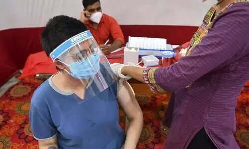 ആഡംബര ഹോട്ടലുകളിൽ വാക്സിനേഷൻ നടത്തുന്നത് നിയമവിരുദ്ധമെന്ന് കേന്ദ്ര സർക്കാർ