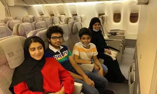 രണ്ട്​ മലയാളി കുടുംബങ്ങളുമായി എമിറേറ്റ്​സ്​ വിമാനം കൊച്ചിയിൽ നി​ന്ന്​ ദുബൈയിലെത്തി