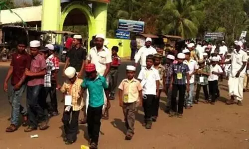 കൈയടി വാങ്ങാൻ മുസ്​ലിം ക്ഷേമ പദ്ധതികളുടെ പേര്​ മാറ്റി