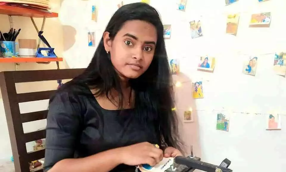 ലക്ഷദ്വീപിനായി തുണികളിൽ വർണ വിസ്മയം തീർത്ത് മല്ലുബ്രോയ്ഡർസിെൻറ പ്രതിഷേധം ലക്ഷദ്വീപിനായി തുണികളിൽ വർണ വിസ്മയം തീർത്ത് മല്ലുബ്രോയ്ഡർസിെൻറ പ്രതിഷേധം