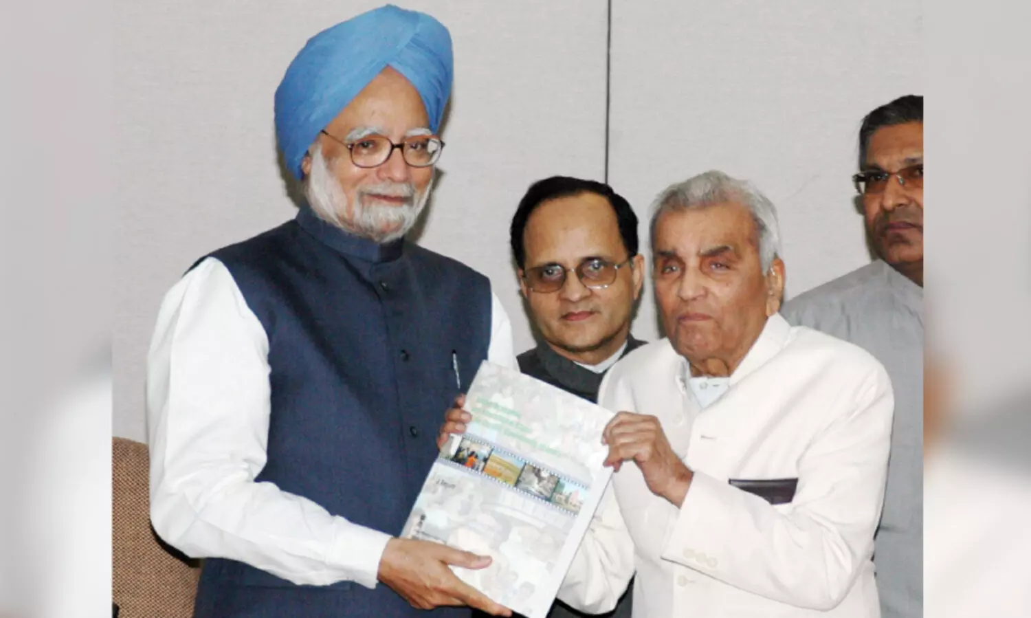 Justice rajeendar sachar and manmohan singh