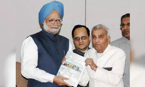 Justice rajeendar sachar and manmohan singh