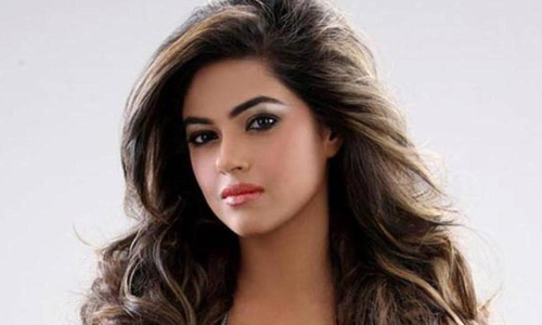 നടി മീര ചോപ്ര അനധികൃതമായി വാക്സിൻ സ്വീകരിച്ചുവെന്ന് പരാതി, നിഷേധിച്ച് താരം