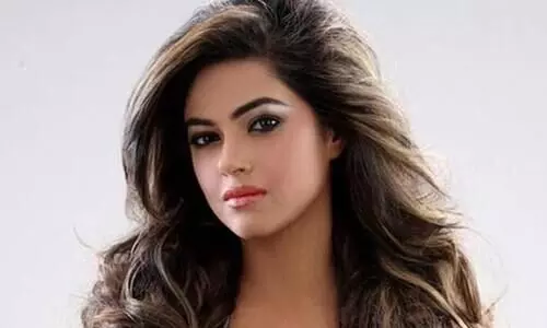 നടി മീര ചോപ്ര അനധികൃതമായി വാക്സിൻ സ്വീകരിച്ചുവെന്ന് പരാതി, നിഷേധിച്ച് താരം