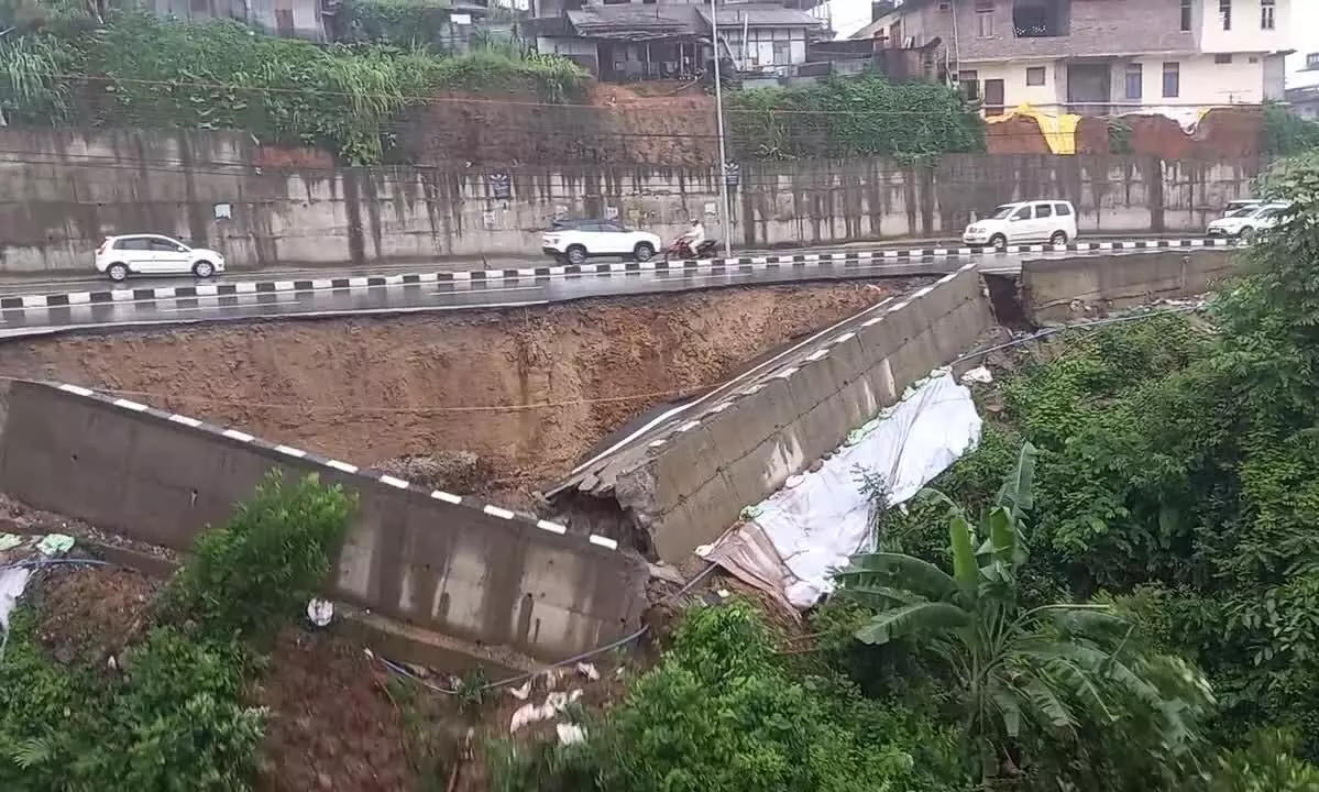 ദിവസങ്ങൾക്ക്​ മുമ്പ്​ തുറന്ന ദേശീയ പാത തകർന്നുവീണു; ഞെട്ടിക്കുന്ന വിഡിയോ വൈറൽ