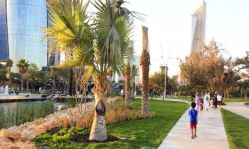 പൊ​തു പാ​ർ​ക്കു​ക​ൾ സ​ന്ദ​ർ​ശ​ക​ർ​ക്കാ​യി തു​റ​ന്നു