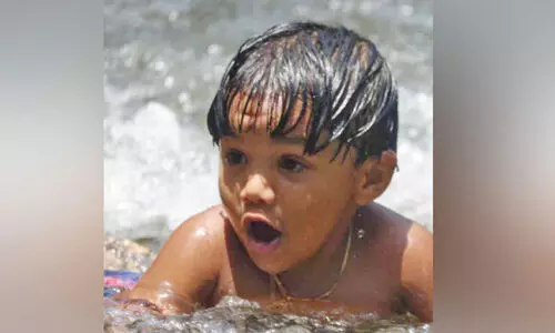 മൂന്നു വയസ്സുകാരി റന നീന്തലിൽ സൂപ്പർ മൂന്നു വയസ്സുകാരി റന നീന്തലിൽ സൂപ്പർ