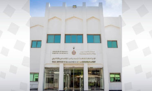 വ്യാ​ജ നി​ക്ഷേ​പ പ​ര​സ്യ​ങ്ങ​ൾ: മു​ന്ന​റി​യി​പ്പു​മാ​യി അ​ധി​കൃ​ത​ർ