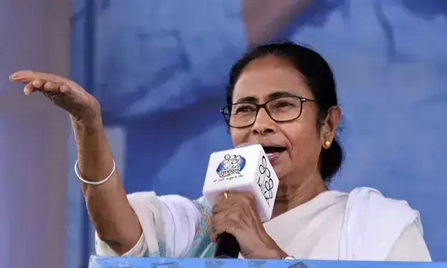 ​ബംഗാളിൽ ബി.ജെ.പിയിൽനിന്ന്​ കൂട്ടപലായനം; സ്വീകരിക്കാനൊരുങ്ങി തൃണമൂലും മമതയും