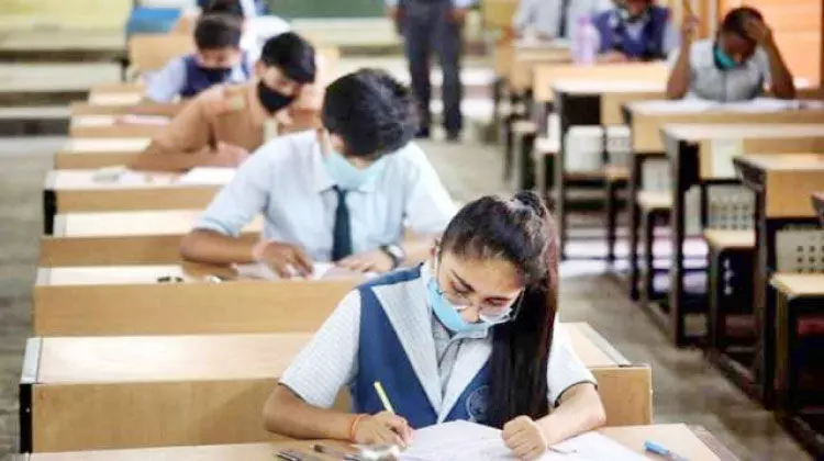 ഒരു അധ്യയനവർഷം രണ്ട്​ ടേം പരീക്ഷകൾ; പത്ത്​, പന്ത്രണ്ട്​ ക്ലാസുകൾക്കുള്ള മാര്‍ഗ്ഗനിർദ്ദേശങ്ങളുമായി സി.ബി.എസ്.ഇ